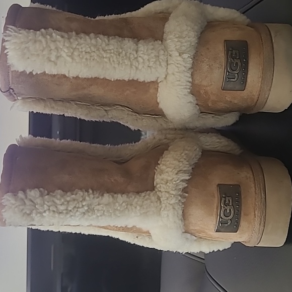 Ugg shearling boots mid calf size 7 women - Picture 1 of 7
